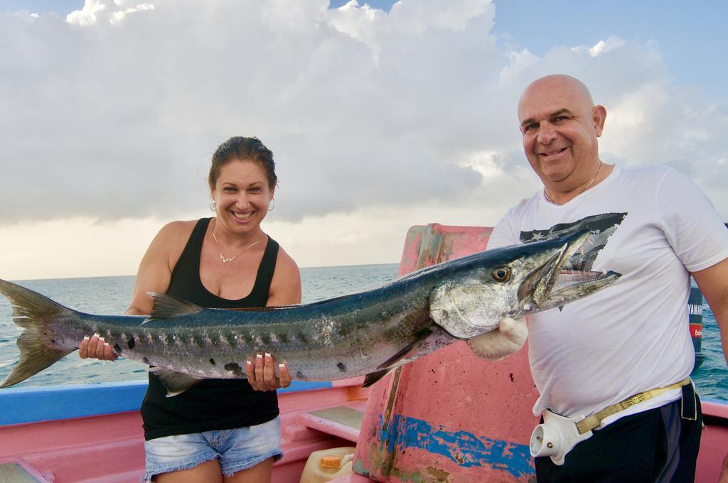 Fish Tobago Guesthouse Buccoo Buitenkant foto